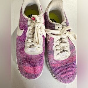 Nike worn x2 size 6 GUC